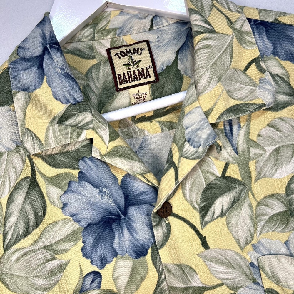TOMMY BAHAMA Mens L Hawaiian Shirt Short Sleeve Button Up 100% Silk Beach Resort